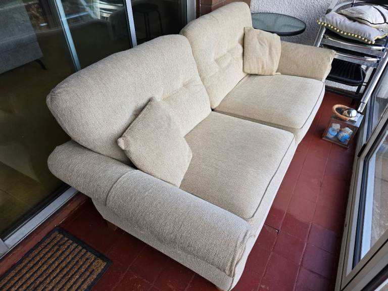 Lovely sofa with convenient washable cover