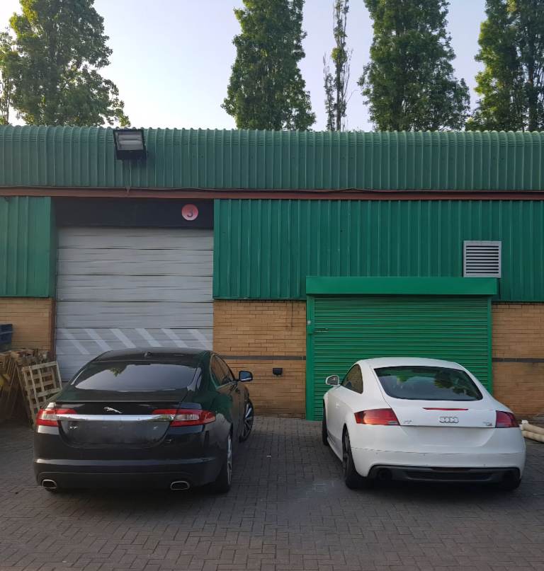 LIGHT INDUSTRIAL COMMERCIAL WAREHOUSE TO LET - NEAR A312/A40/M4/M25