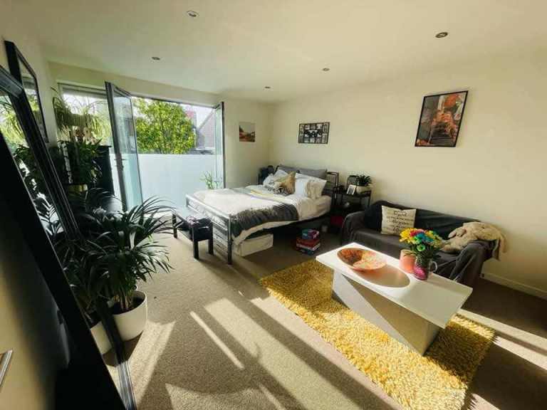 Central Brighton En-suite room