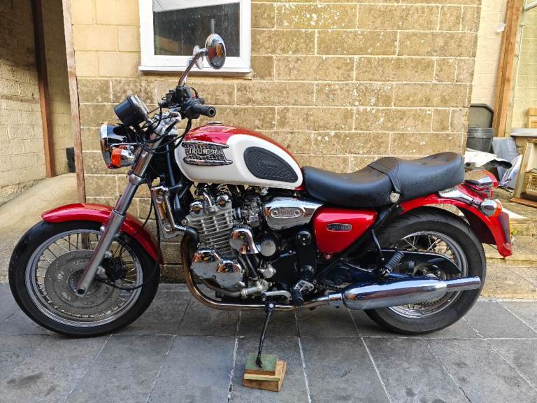 TRIUMPH THUNDERBIRD 900, 2002, ONLY 6837 MILES.