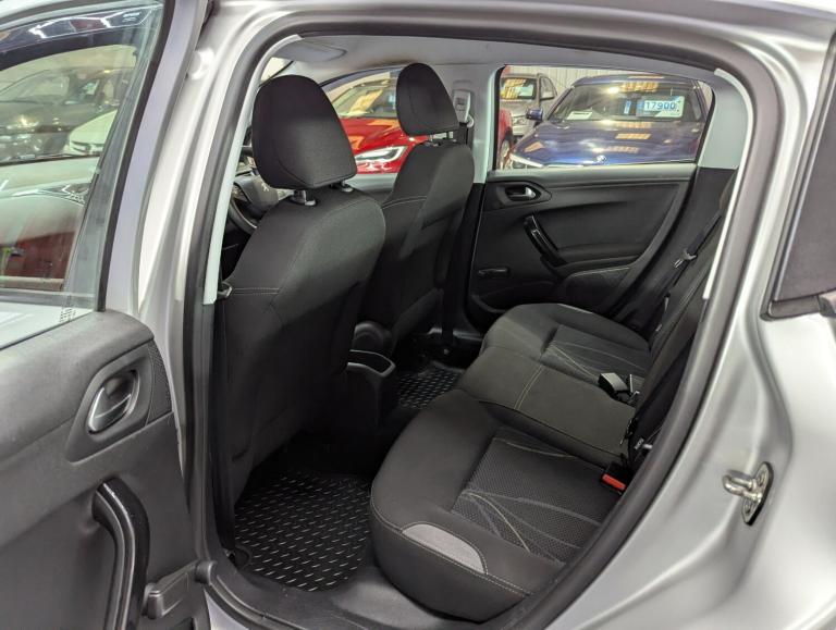 2015 Peugeot 208 1.2 VTi Active 5dr HATCHBACK Petrol Manual