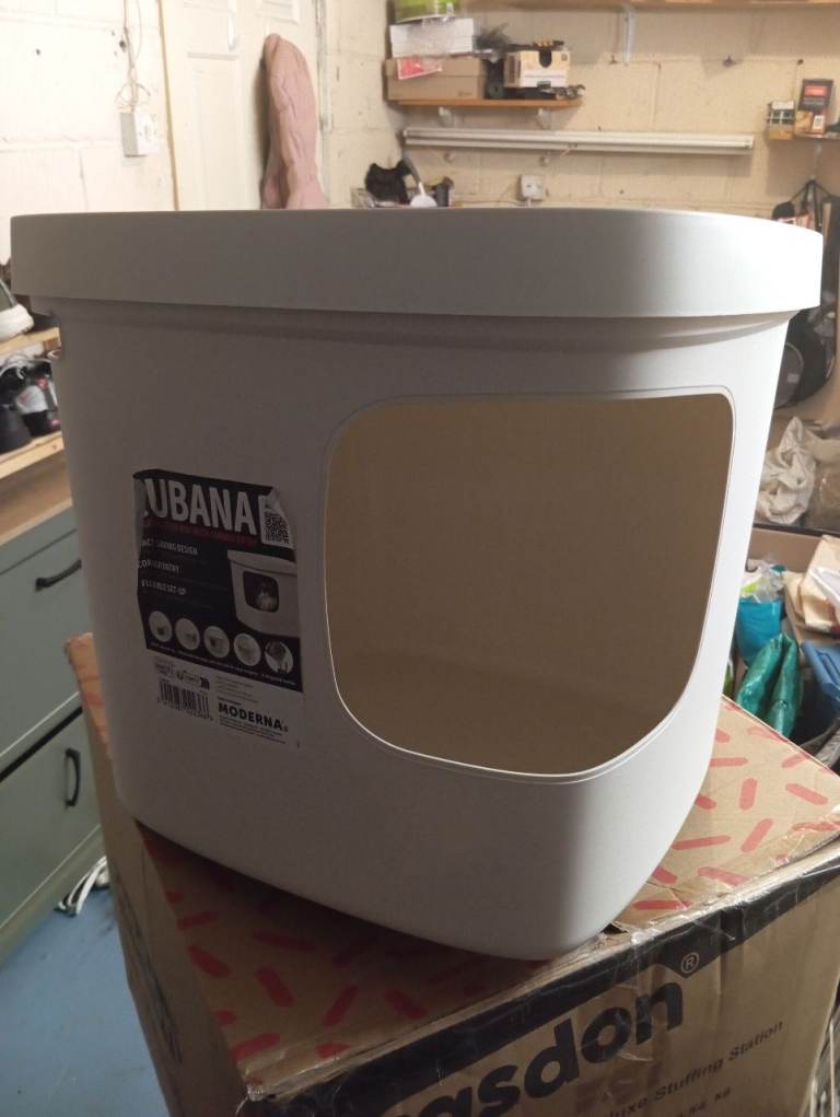 Cat rabbit litter tray box as good as new