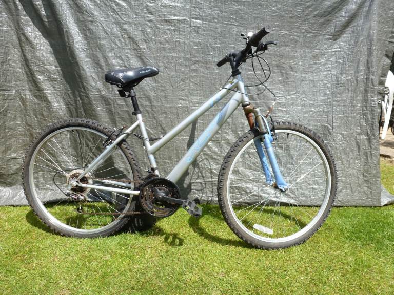 ladies bike or boys bike.in good condition bargain at £45 must be seen. good run-around bike.