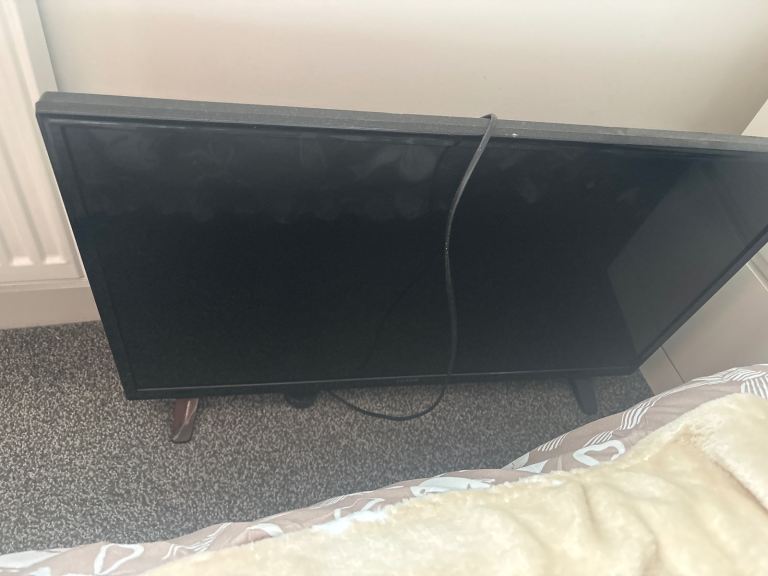 Black Flat Screen TV – Good Condition smart 32inch 