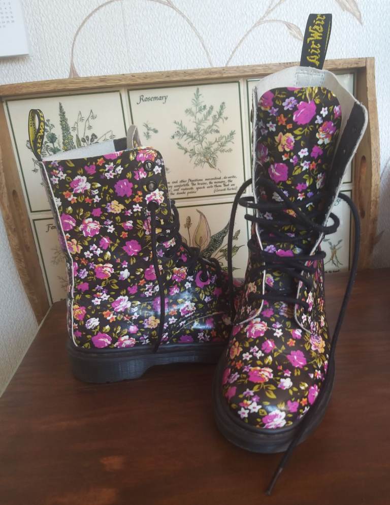  Dr Martin boots simone size 4
