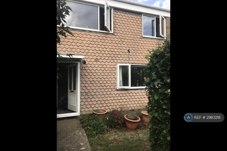 3 bedroom house in Archer Road, Stevenage, SG1 (3 bed) (#2983218)