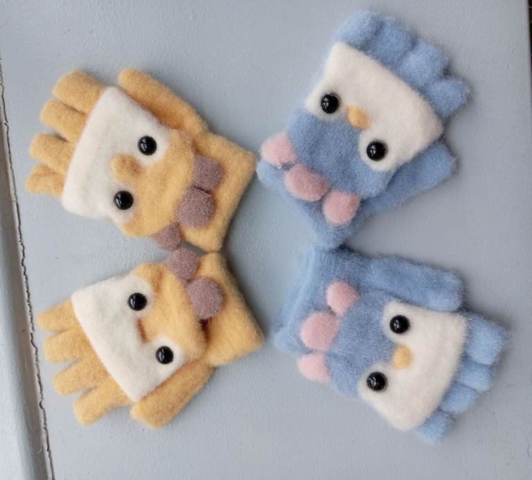 Kids cute chicken style fingerless gloves, £6.50 Each 