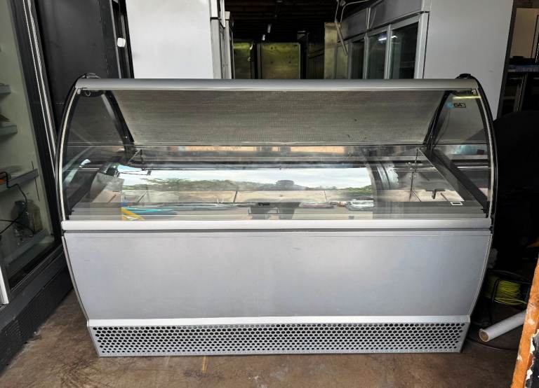 ISA MILLENIUM 2.2 Meter Wide Soft Scoop Ice Cream Display Freezer - 20 Pan- USED