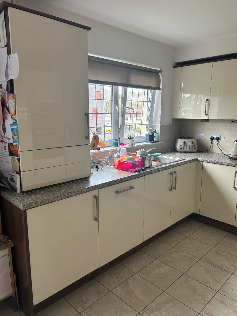 Kitchen Cabinet Doors & Breakfast Island 