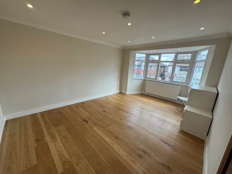 4 Bedroom Property to rent in Cotswold Gardens, NW2