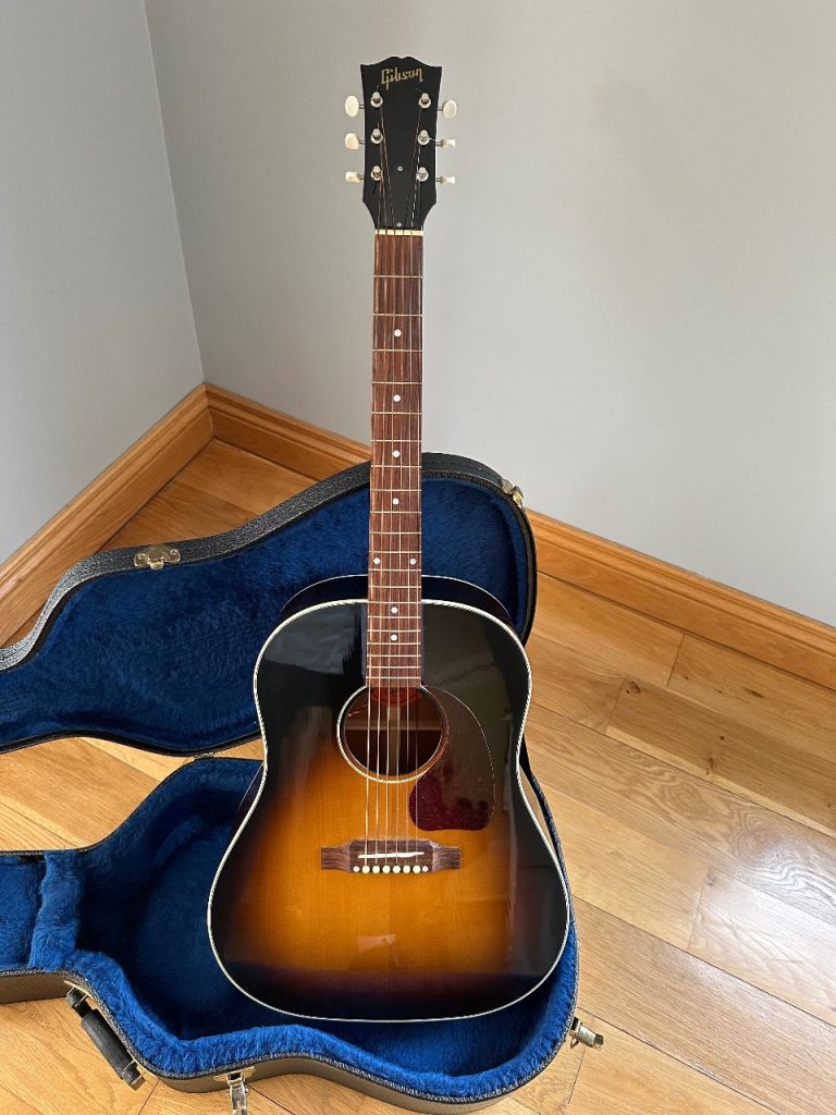 Gibson J-45 Acoustic Guitar Sunburst with Original Hard Case