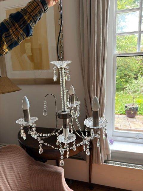 Elegant Chandelier with Glass Droplets – Good Condition