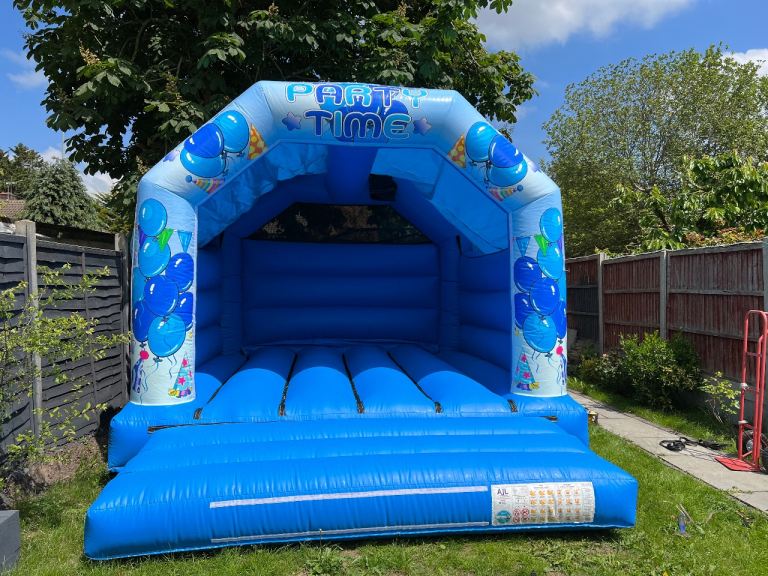 bouncy castles for hire 
