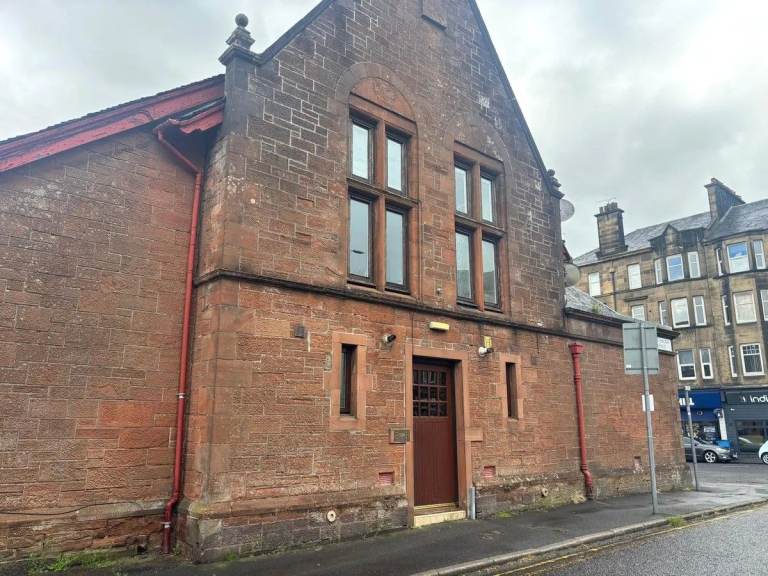 1 bedroom for rent in Paisley. Glasgow Road PA1. recently renovated