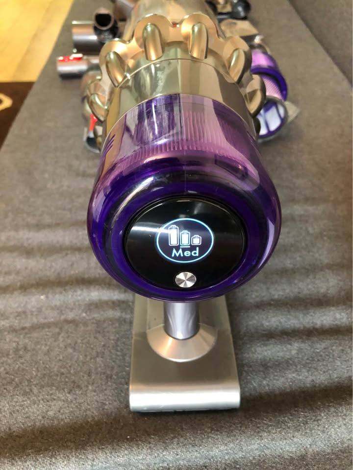 Dyson V11 Animal cordless vacuum cleaner in excellent working condition 