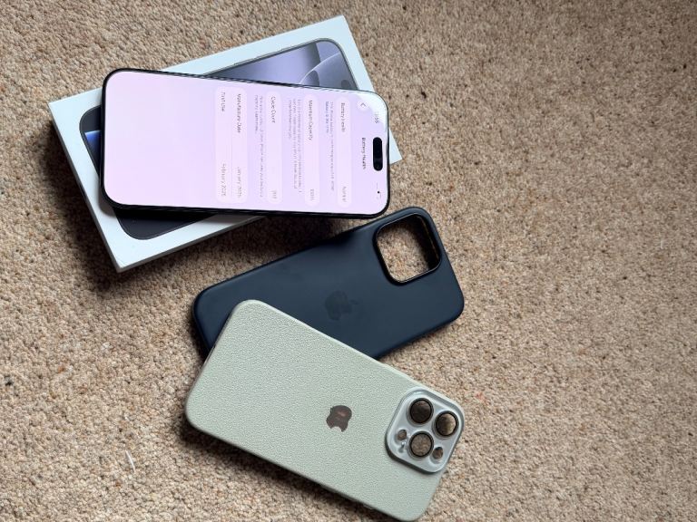 iPhone 16 pro max - black - 256gb - LIKE NEW 