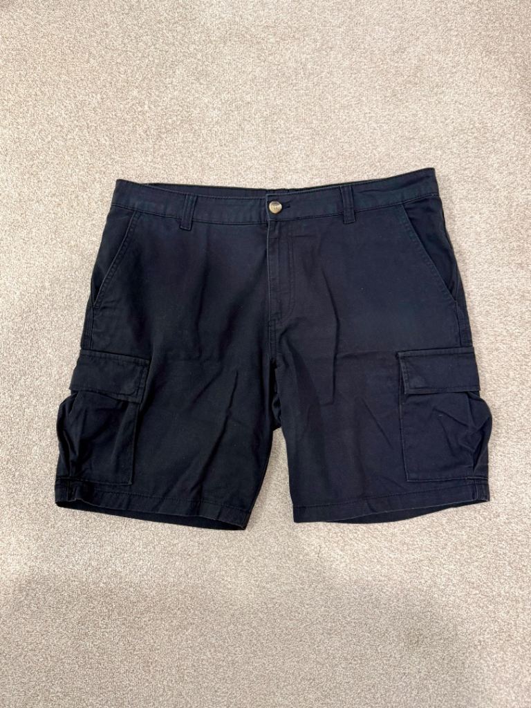 New Look Man black slim fit cargo shorts, 34”