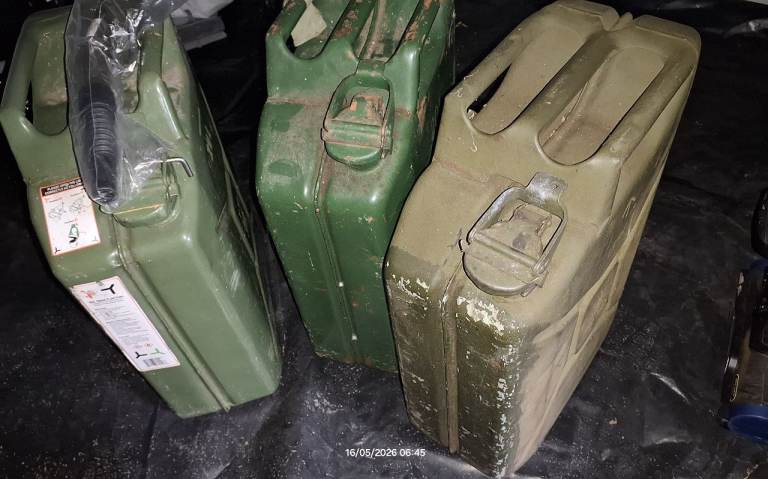 Fuel can 20 litre x 3 military carry 