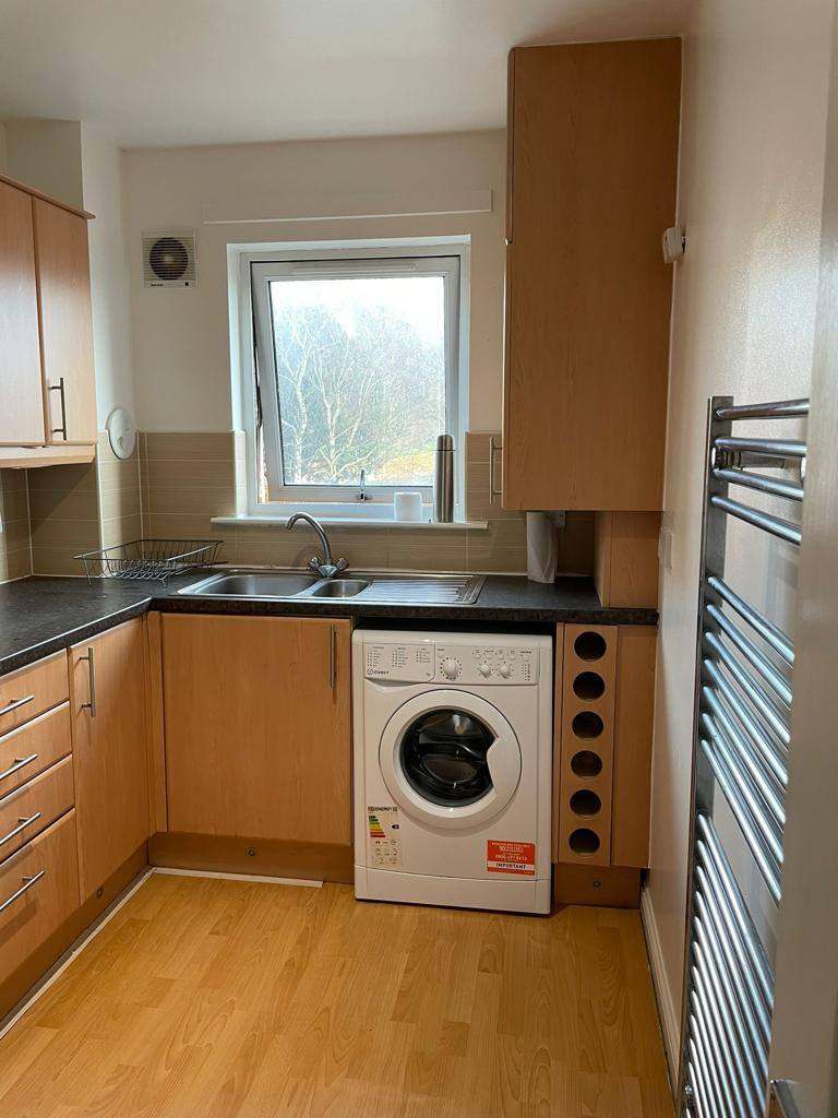 Immediately Available-Modern 1st Floor Flat for Rent within 1 mile of Glasgow City Centre