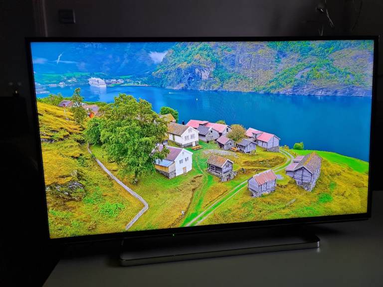 Smart Panasonic 40inch HDR Tv 