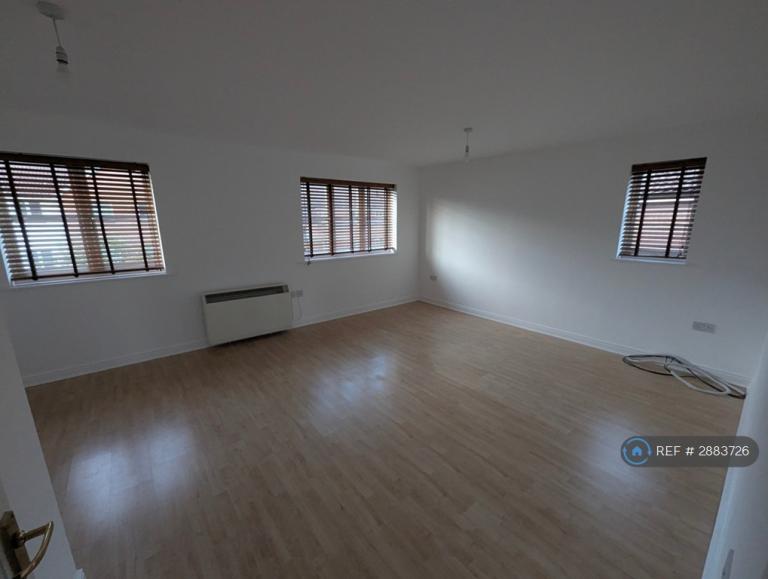 2 bedroom flat in Layton St, Welwyn Garden City, AL7 (2 bed) (#2883726)