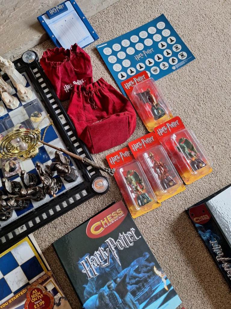 Harry potter chess collection with magazies 1 to 50 in original folders and nr mint condition
