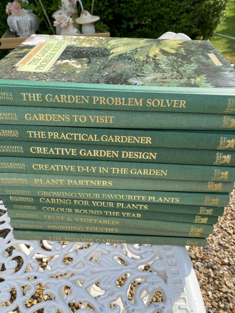 12 READER'S DIGEST SUCCESSFUL GARDENING BOOKS  HARD BAKCK