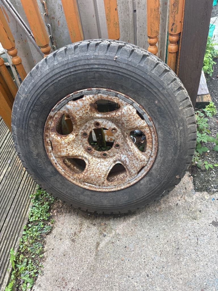 Toyota hilux Dunlop 205r x 16