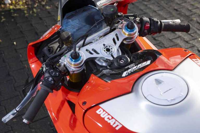  Ducati PANIGALE V4 BAUTISTA WORLD CHAMPIONSHIP REPLICA 11 Manual