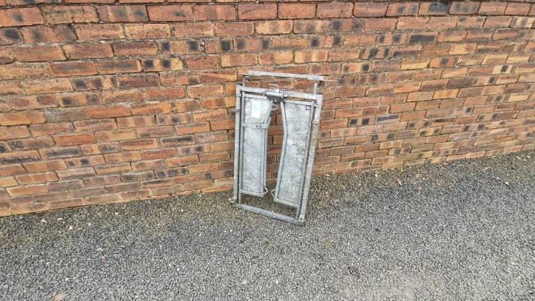 Sheep lamb handling race self locking head yoke farm livestock tractor 