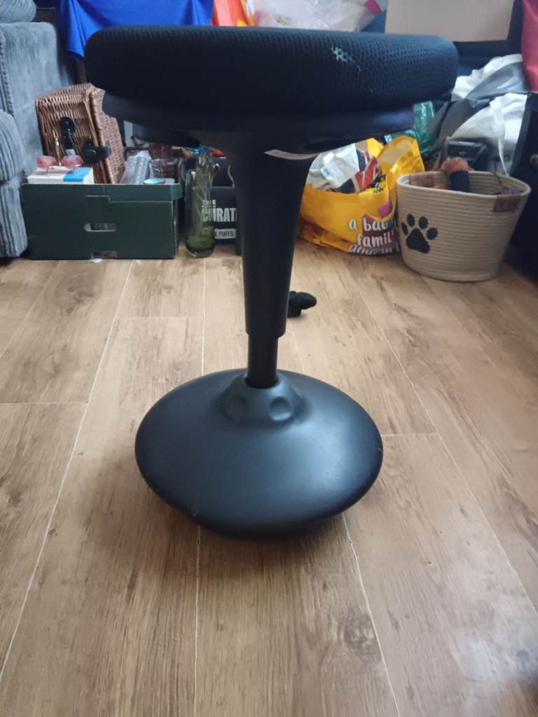 Ergonomic Balance Stool – Black, Good Condition
