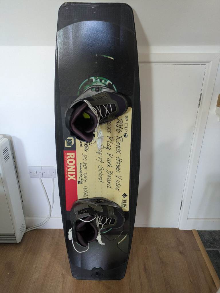 Ronix wakeboard with bindings and transport bag