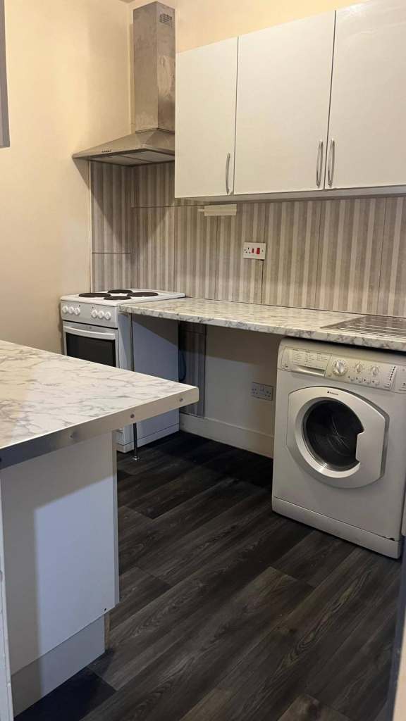 2 BEDROOM FLAT TO RENT STRATFORD ROAD B11