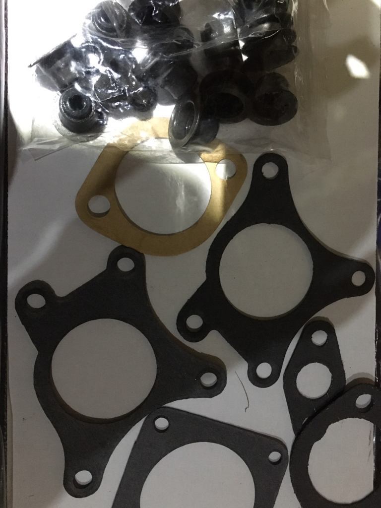 Rover 2 litre T series gasket and seal set.