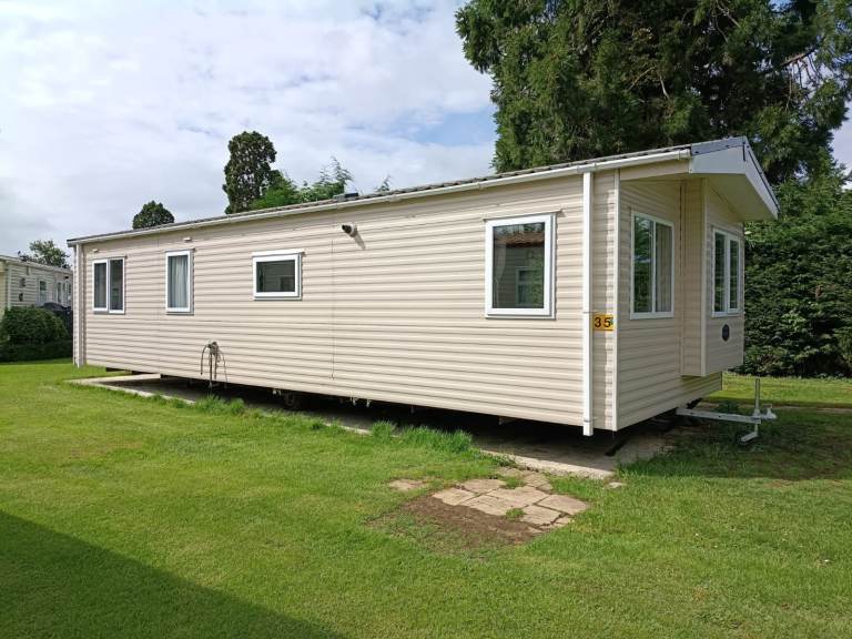 2014 Regal Henley Holiday Caravan For Sale on Picturesque North Yorkshire Park