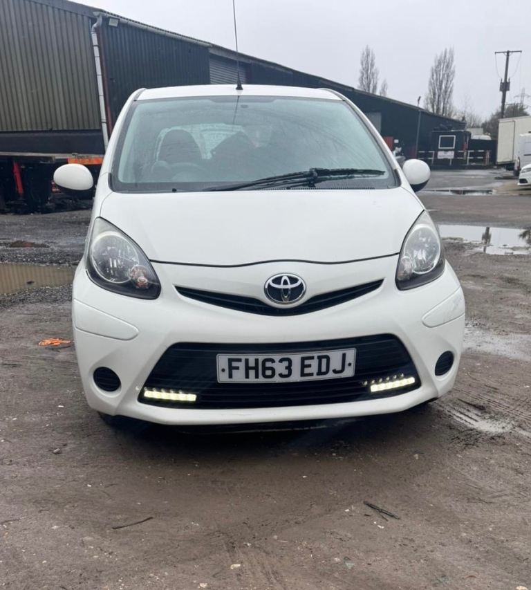 Toyota, AYGO, Hatchback, 2014, Manual, 998 (cc), 5 doors