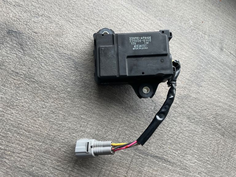 Suzuki Gsxr exhaust valve servo motor / actuator assembly. 