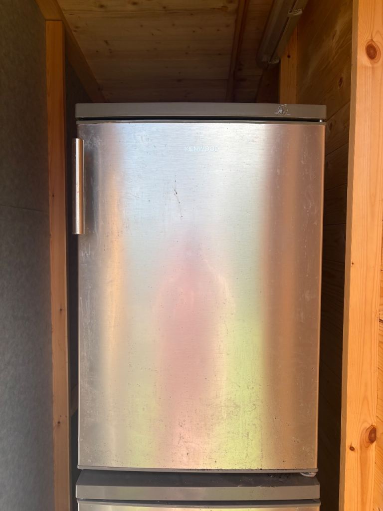 Undercounter freezer 