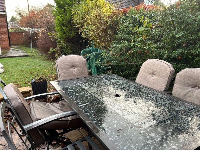 Outdoor table 6 chairs cushions