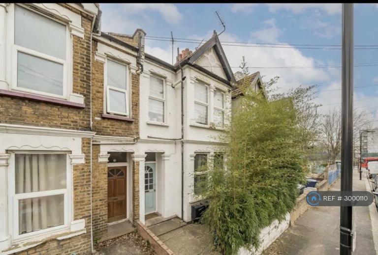 1 bedroom flat in Midland Terrace, London, NW10 (1 bed) (#3000110)