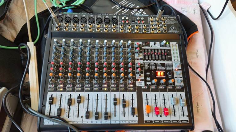 Behringer Europower PMP4000 Powered Mixer – Great Condition
