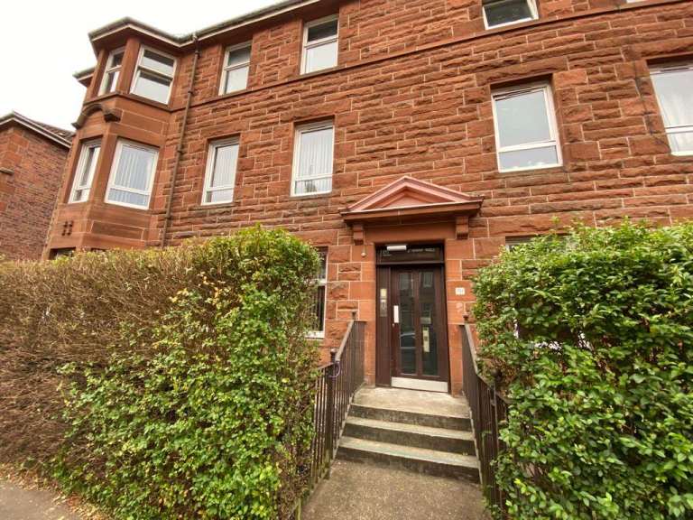 Traditional 3 Bedroom Ground Floor Flat located on Norham Street - Available 16-02-2026