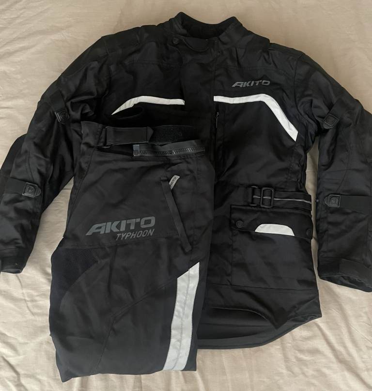 AKITO Waterproof Motorbike Suit (Jacket + Trousers) - XL - MINT CONDITION