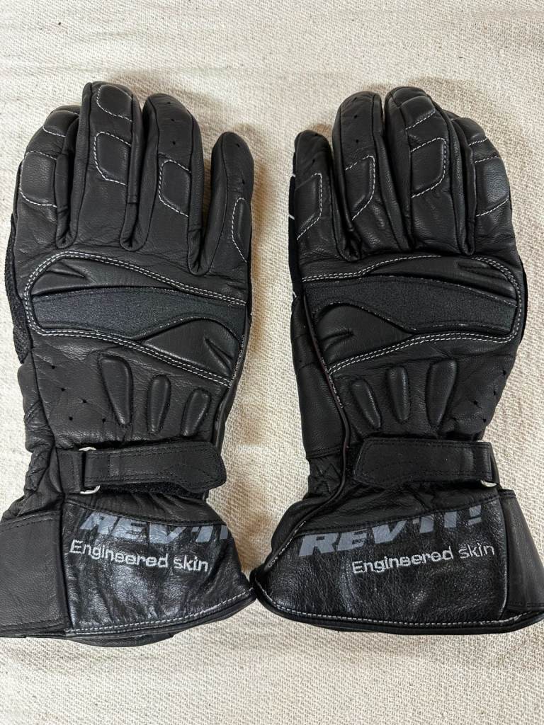 Revit Ladies Leather gloves. Brand new. Size L