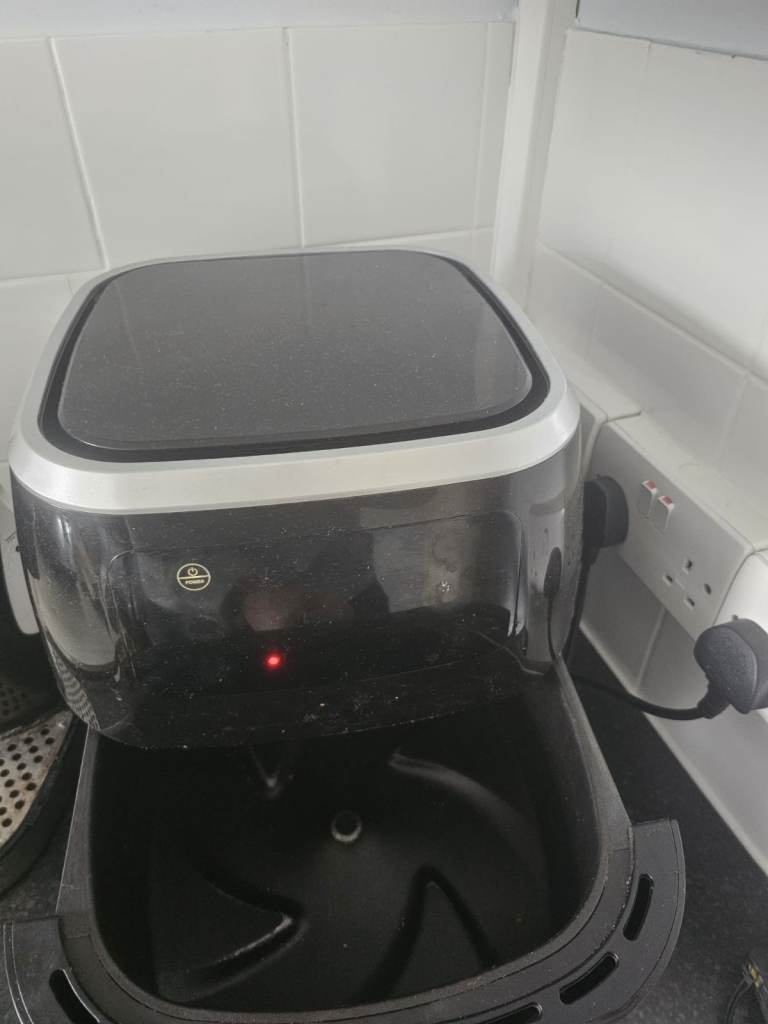 Amazon Basics 6L Digital Air Fryer – 8 Cooking Presets