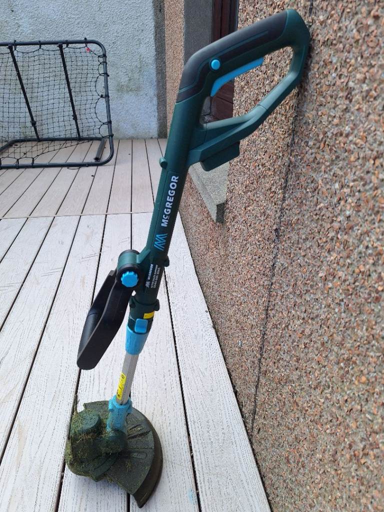 Cordless strimmer 
