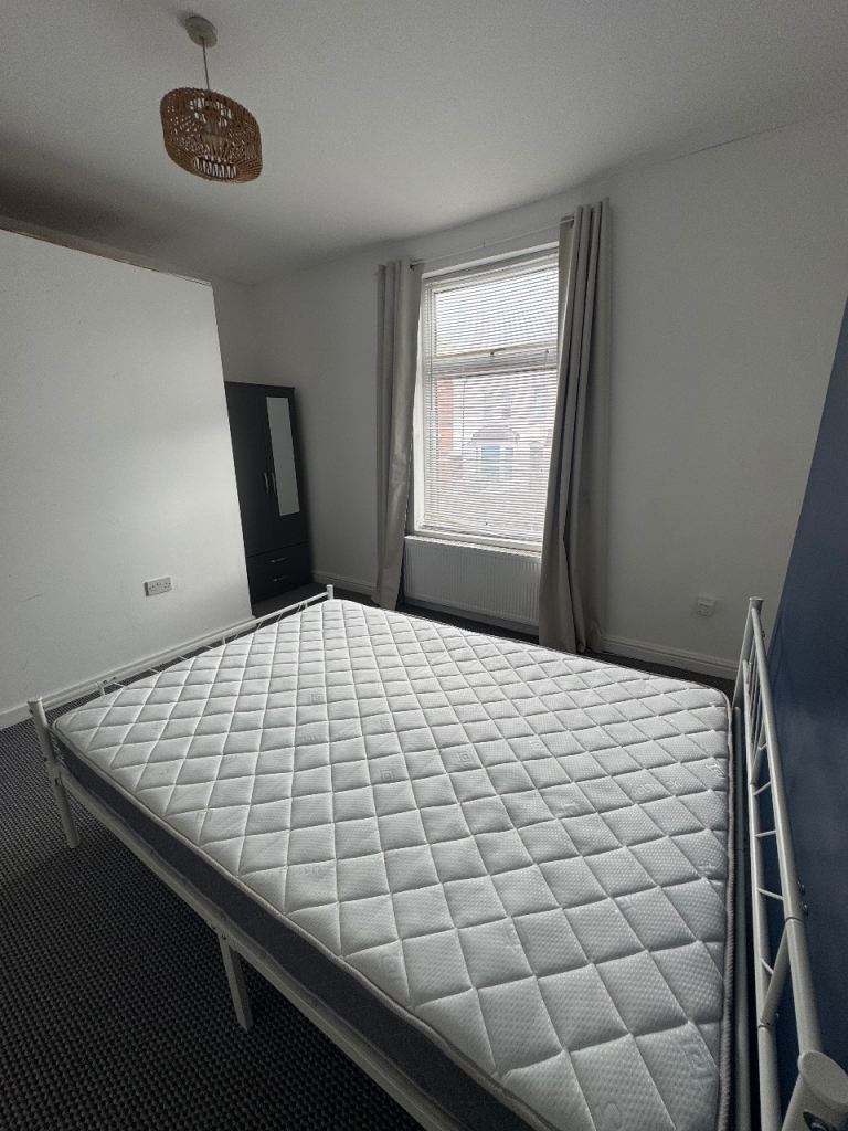 Rooms available to let in Wolverhampton & in Dudley. 