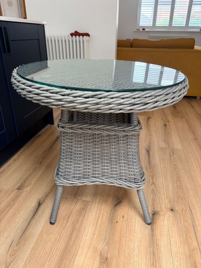 Premium Rattan glass table - *new* unused 