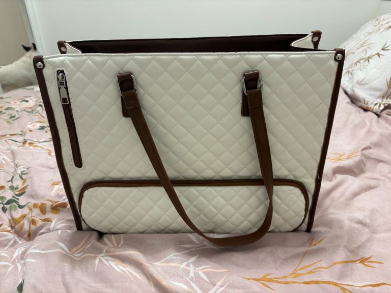 Handbag with lunch compartment 