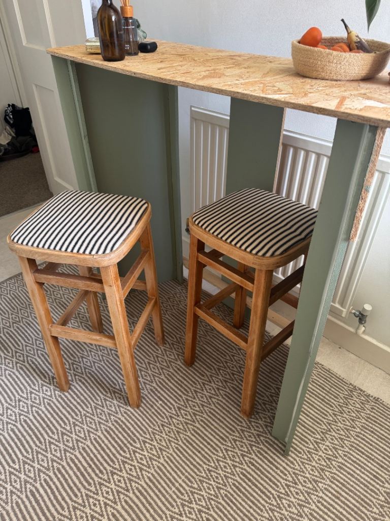 2x Bar Stools 